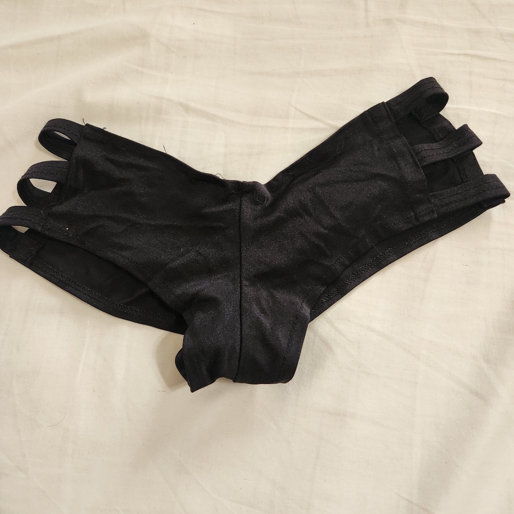 IHeartRaves black booty shorts